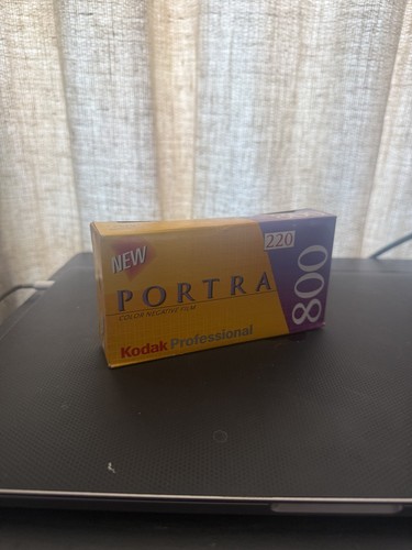 Ritratto 800 220 - ,